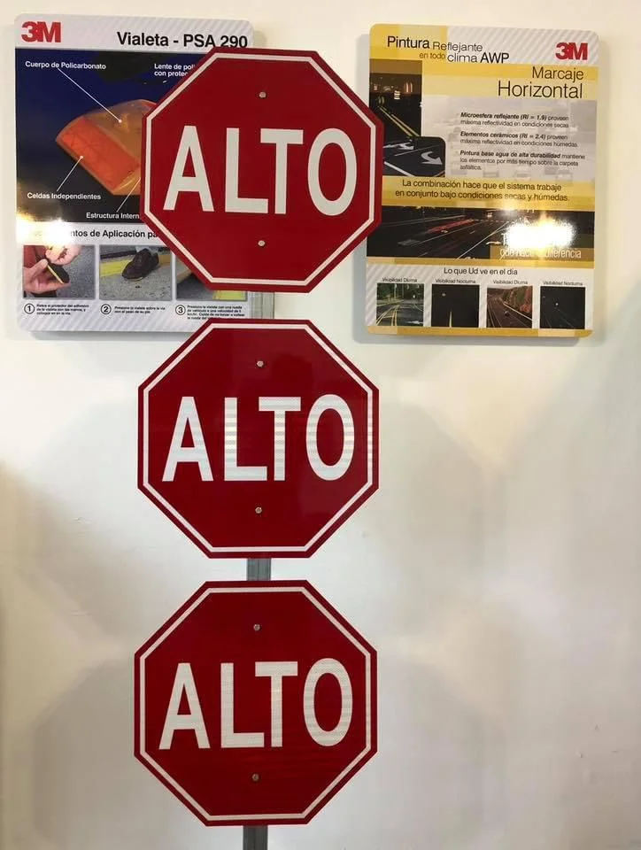Señalamiento restrictivo tipo SR con materiales retroreflectivos de grado ingeniería