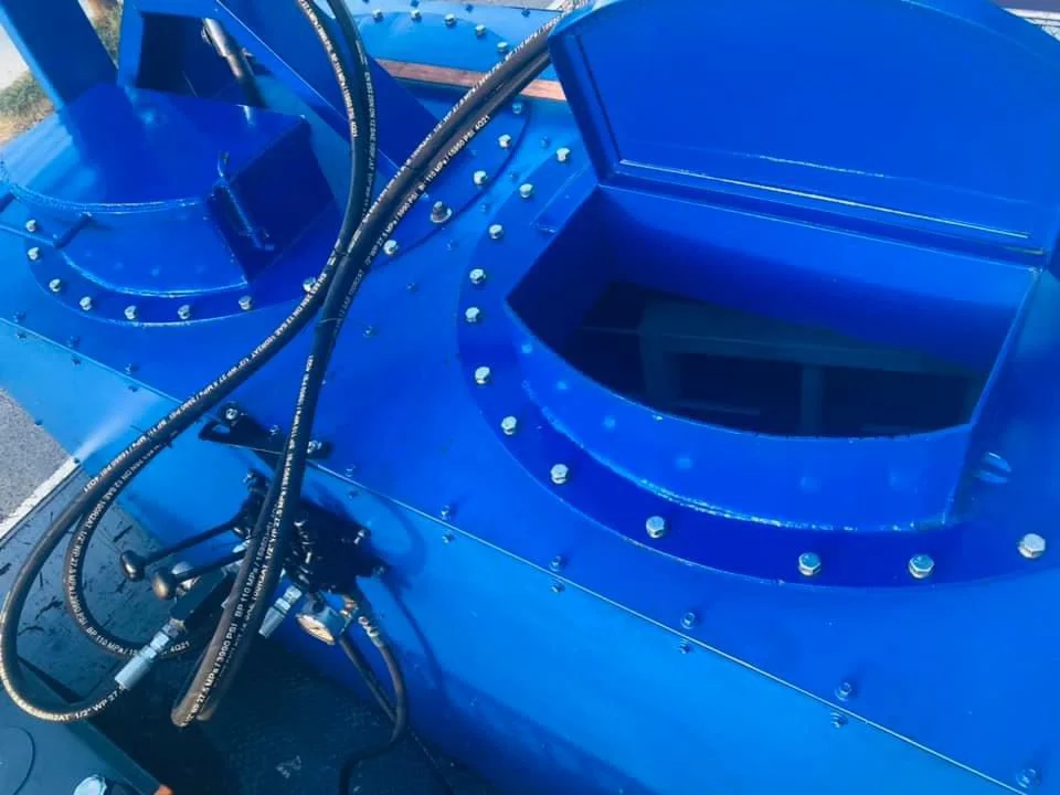 Detalle de caldera termoplástica azul TEPATE