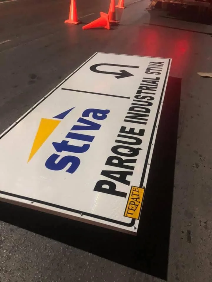 Estructura de señalamiento vertical elevado tipo bandera SID-15